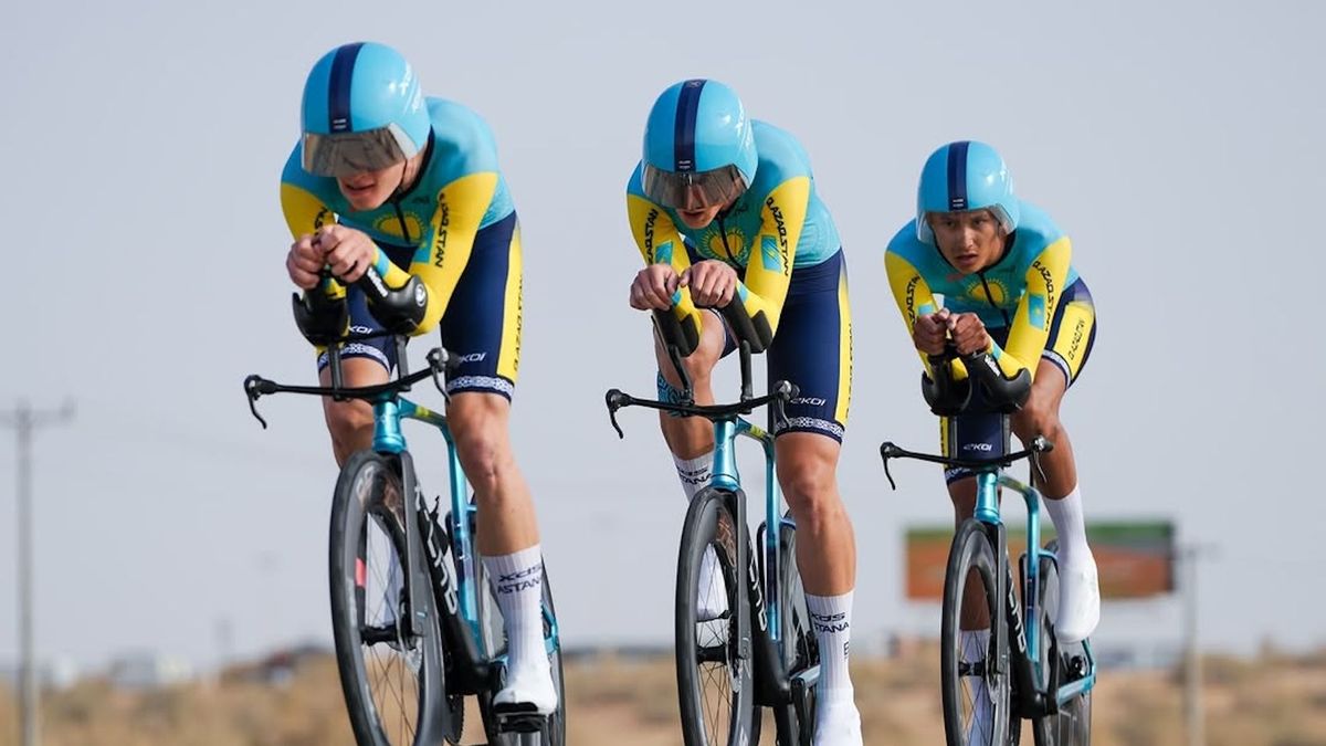 Казахстанские велогонщики на ЧА-2026