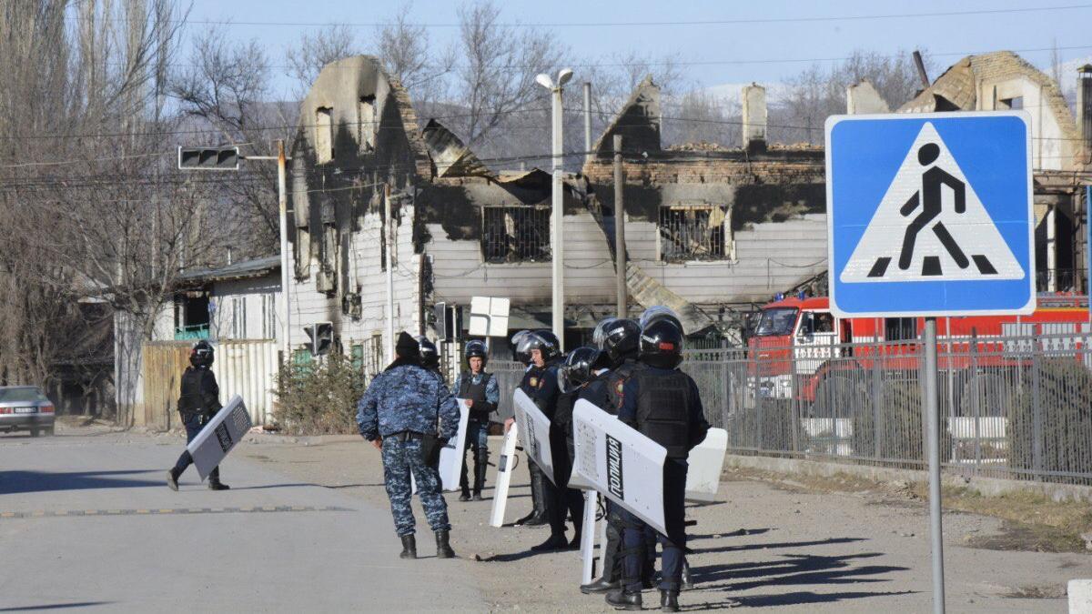 Беспорядки в Кордайском районе: 185 человек пострадали, 39 жилых домов сгорело