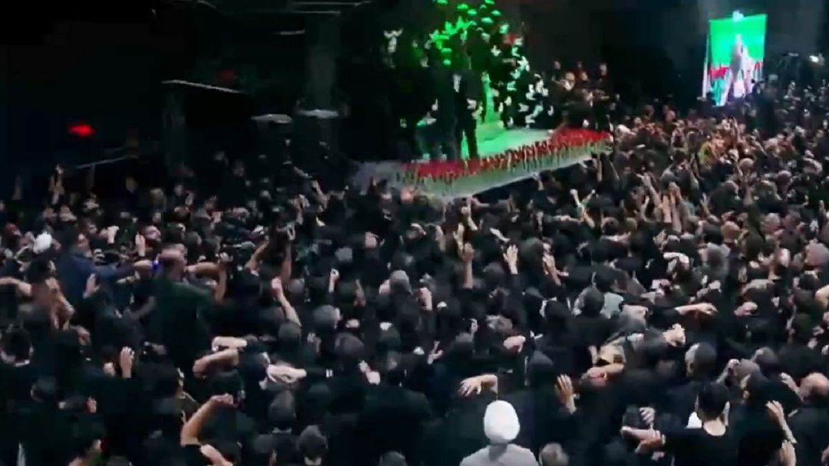 Церемония прощания с Али Хаменеи