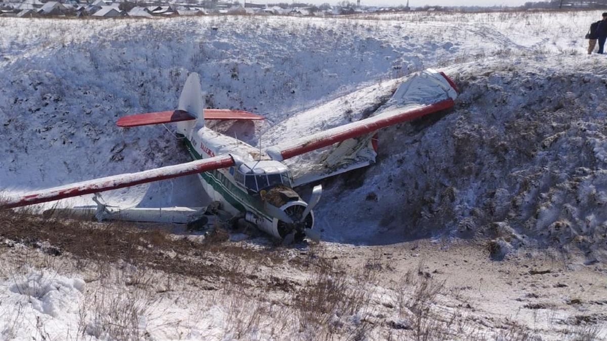 Самолет экстренно сел в Алматинской области