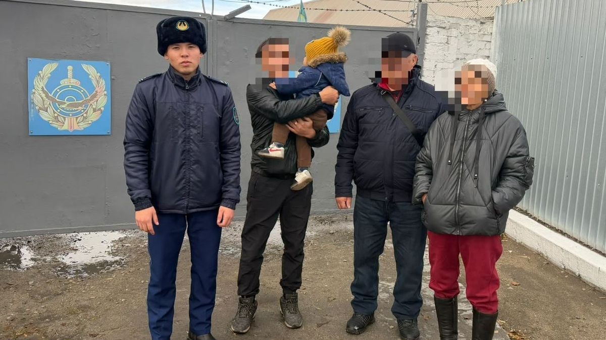 Мужчина с семьей