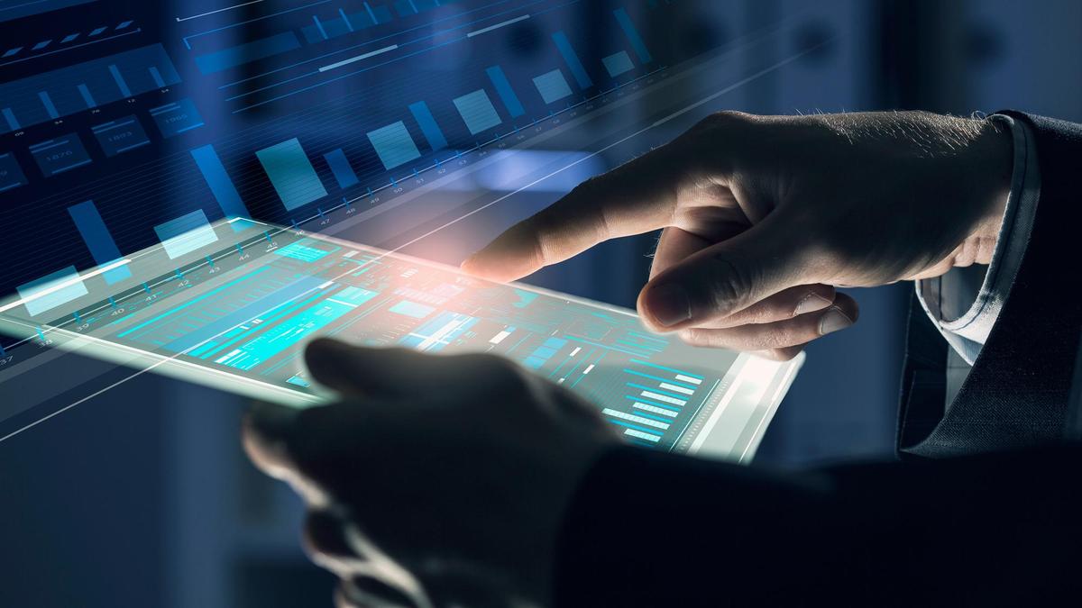 рука с планшетом