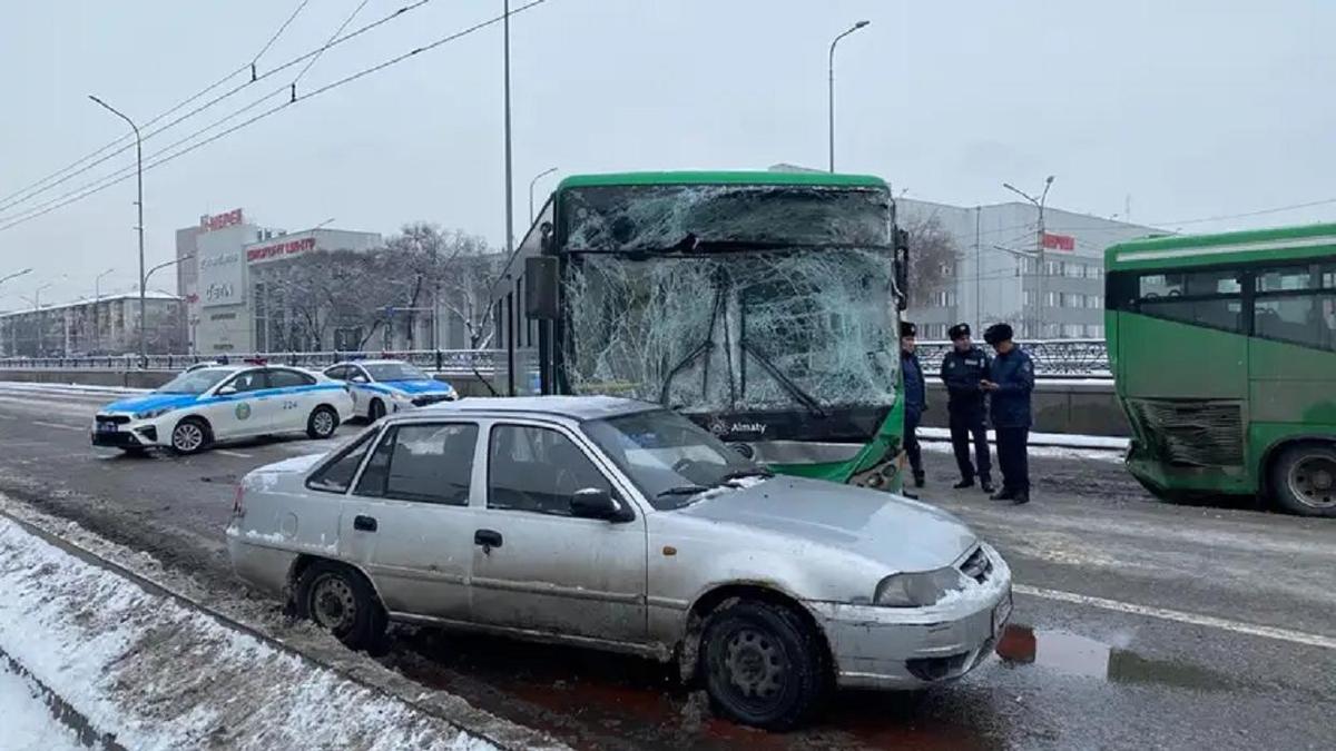 Автомобили попали в аварию