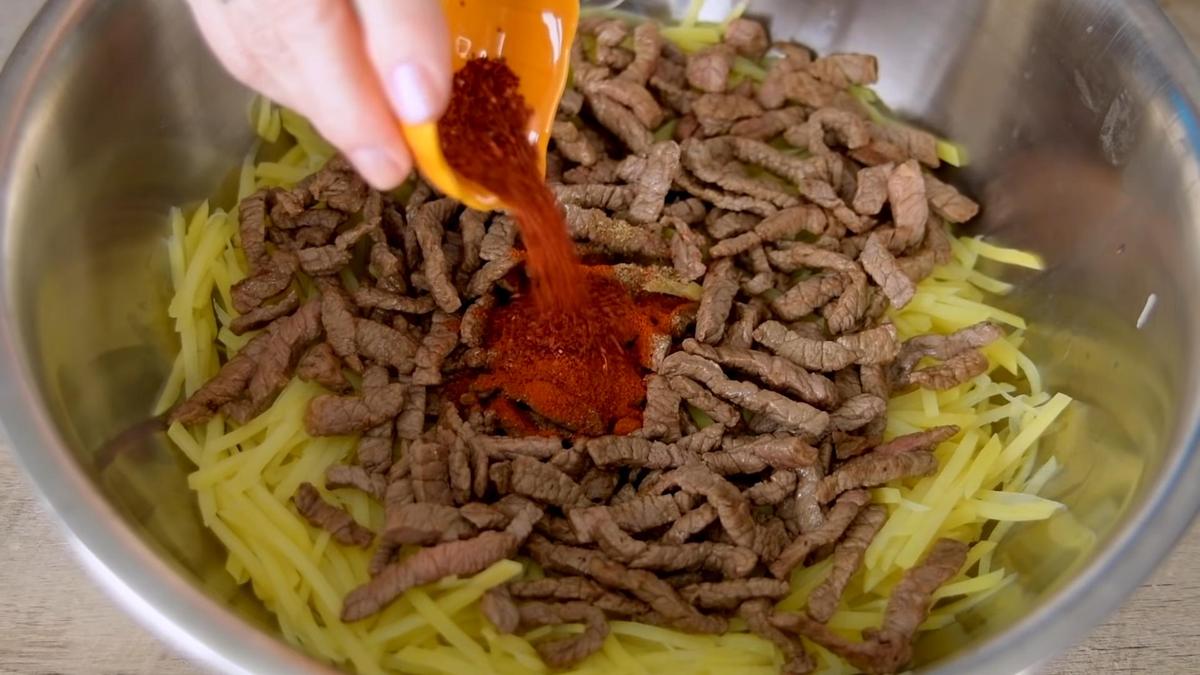 Картофель с обжаренной говядиной и специями