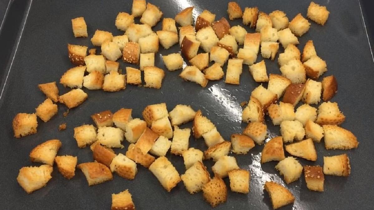 Сухарики на противне