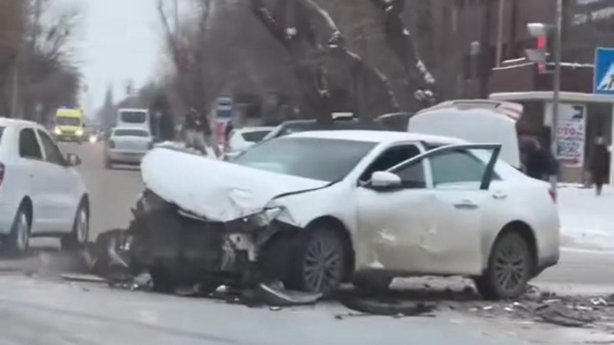 Авария на перекрестке в Павлодаре