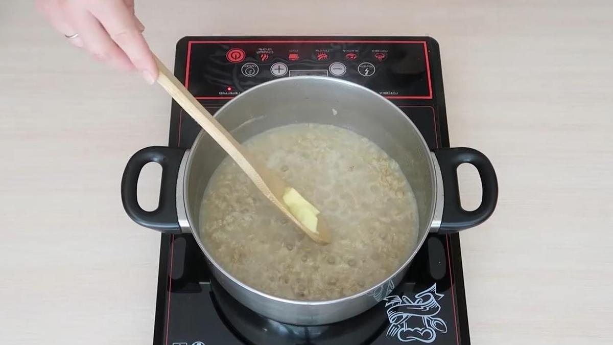 Добавление масла в кашу
