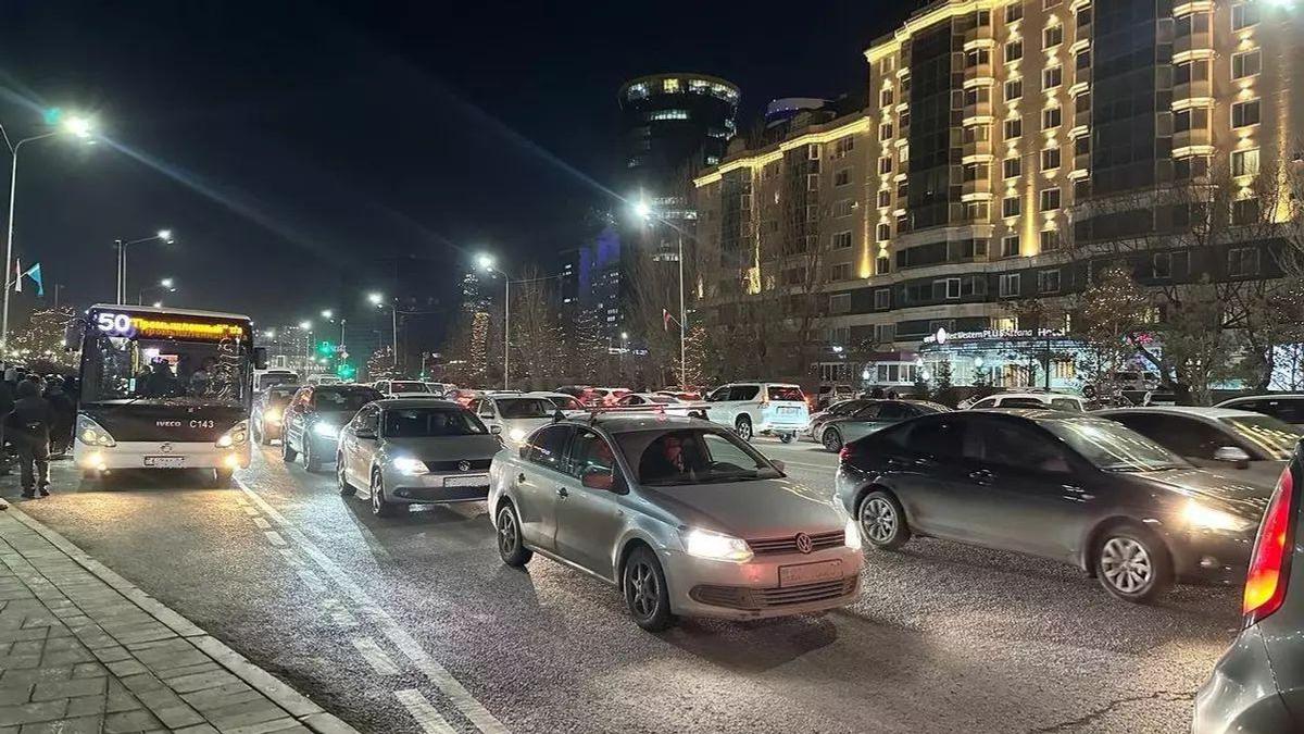 Астанадағы кептелістің фотосы Астанадағы кептелістің фотосы