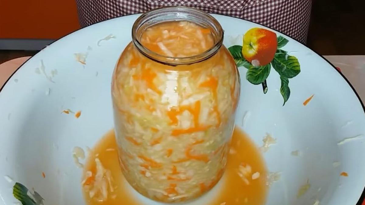 Уложенная в банку капуста