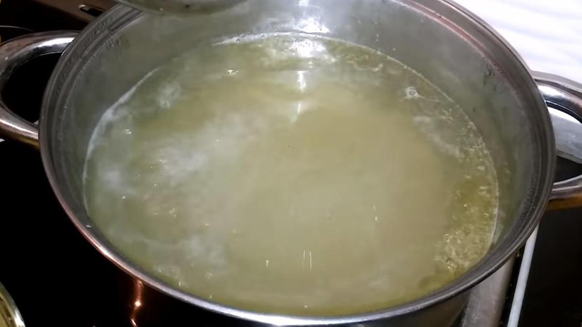 Бульон в кастрюле