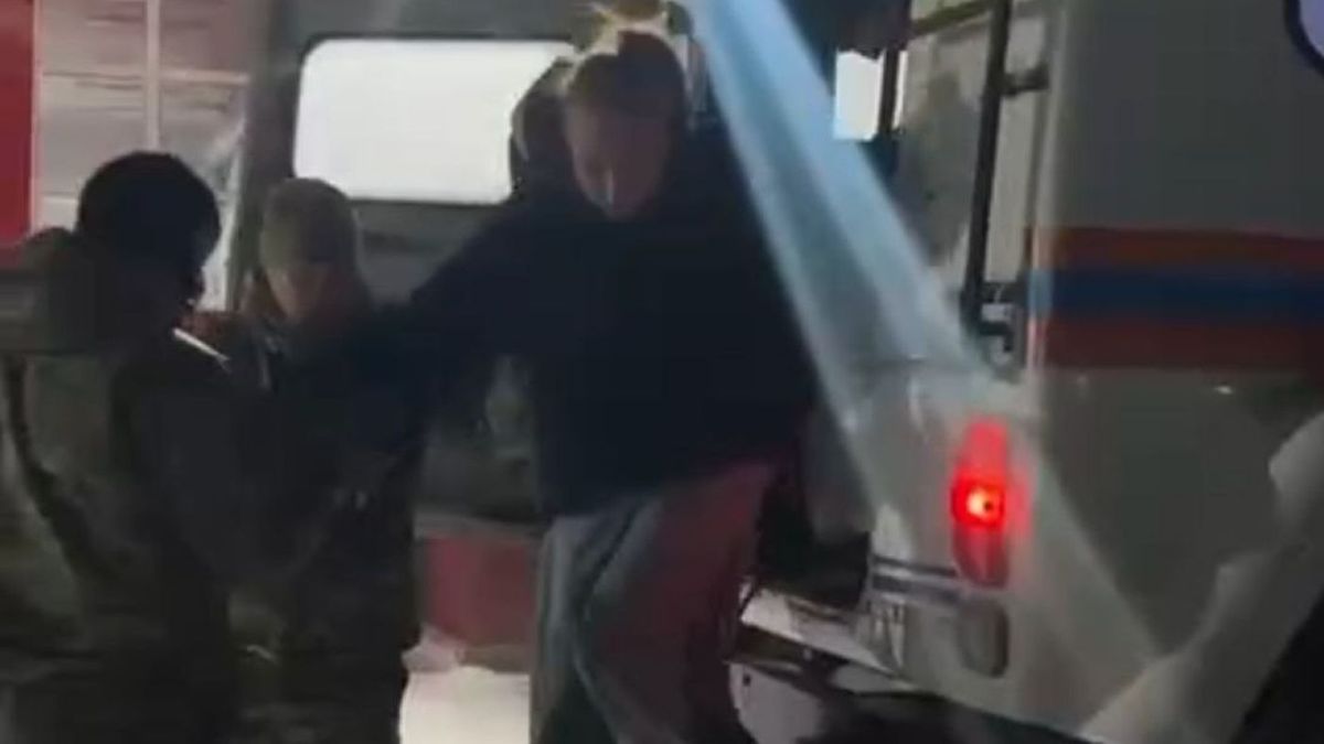 Спасатели помогли студентам