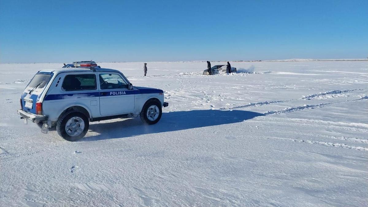 Ақмола облысындағы қарлы боранда балықшыларға көмектескен полицей