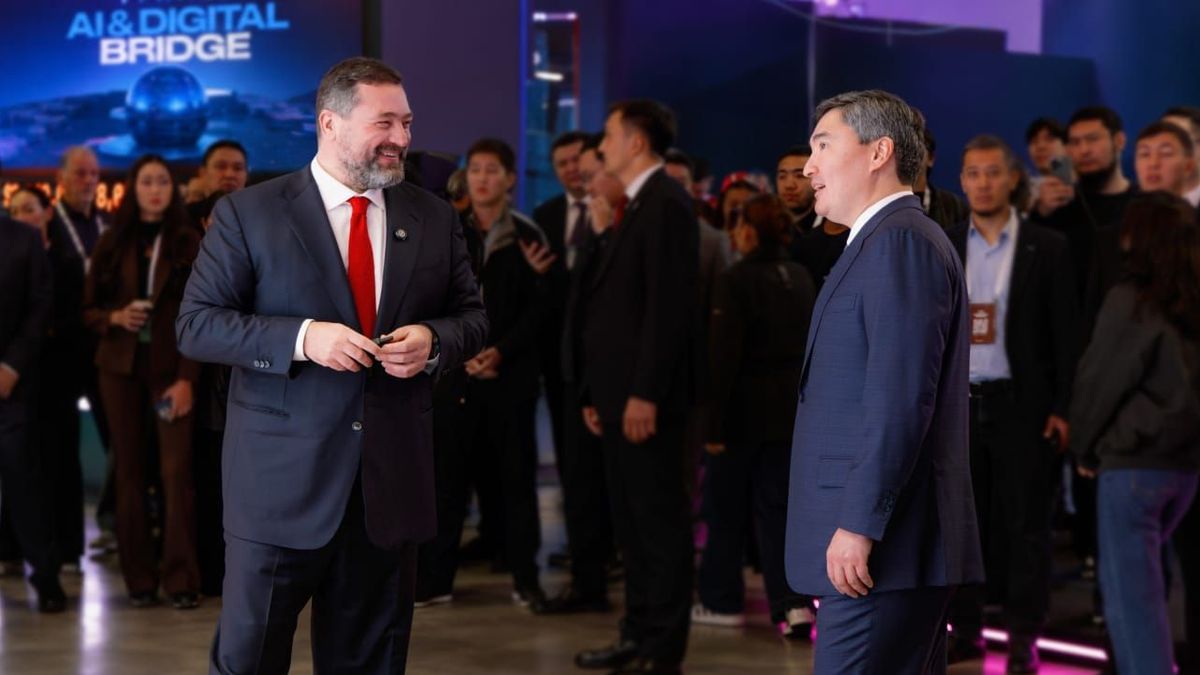 Михаил Ломтадзе показал премьер-министру возможности AI-помощника Kasper