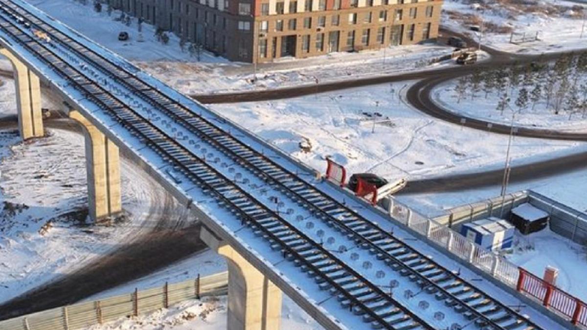 Рельсы на эстакаде LRT