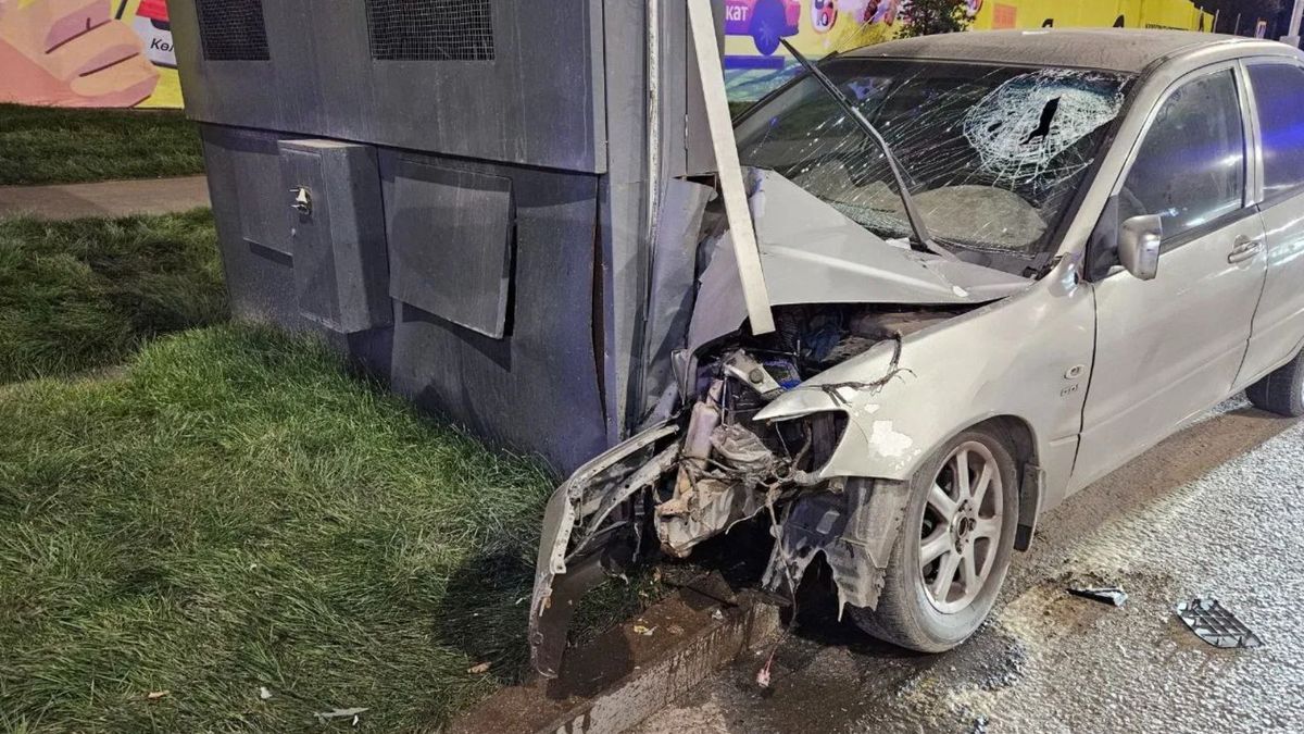 Автомобиль попал в аварию