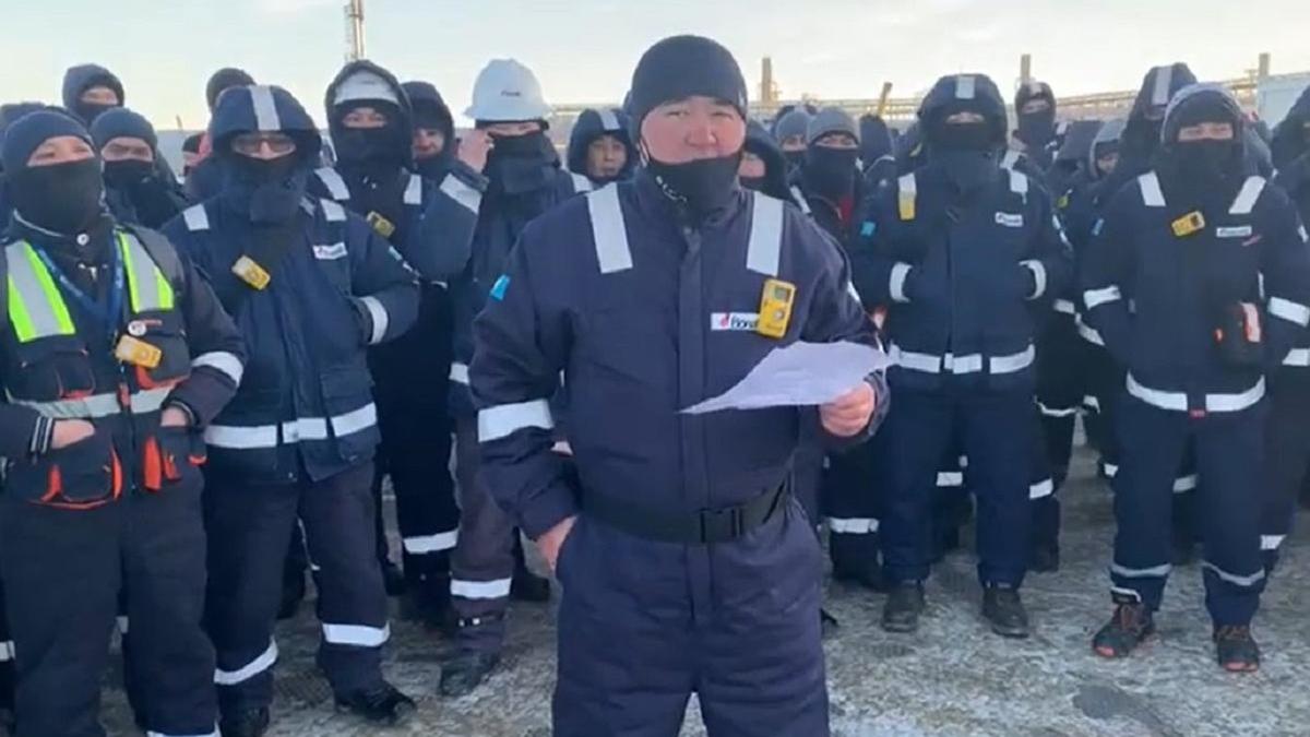 Бастующие работники в ЗКО Бастующие работники в ЗКО