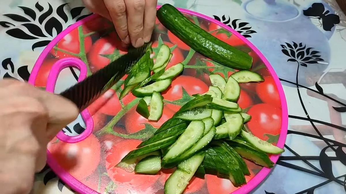 Нарезание огурцов