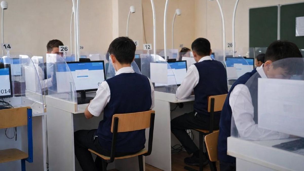 Школьники сдают ЕНТ