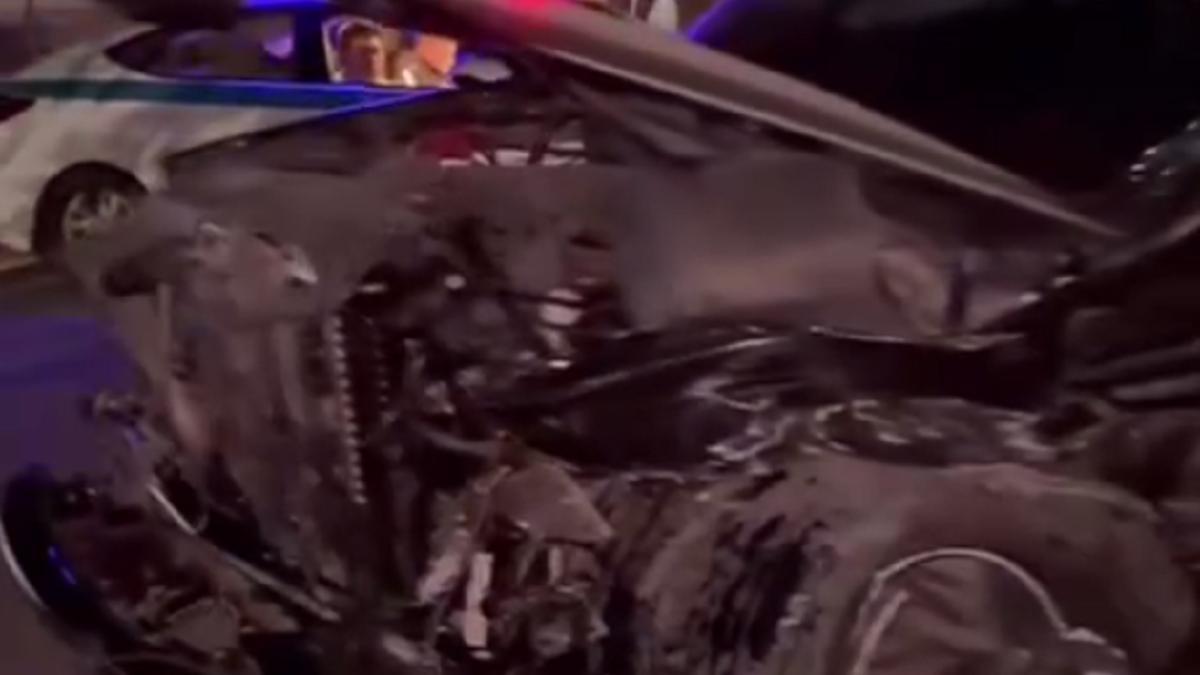 Автомобиль попал в аварию Автомобиль попал в аварию
