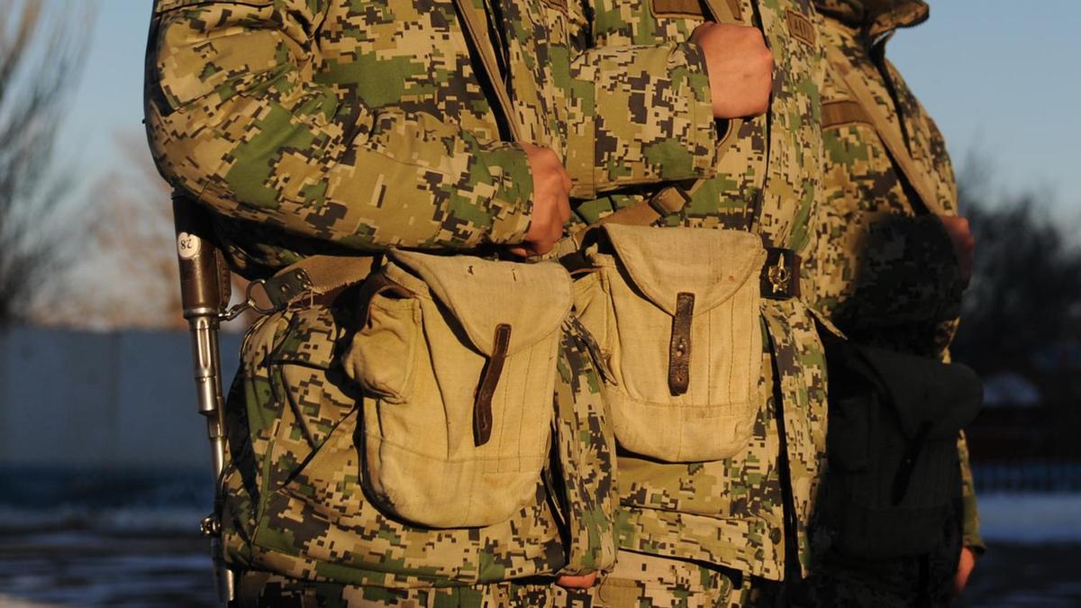 Әскери қызметшілер