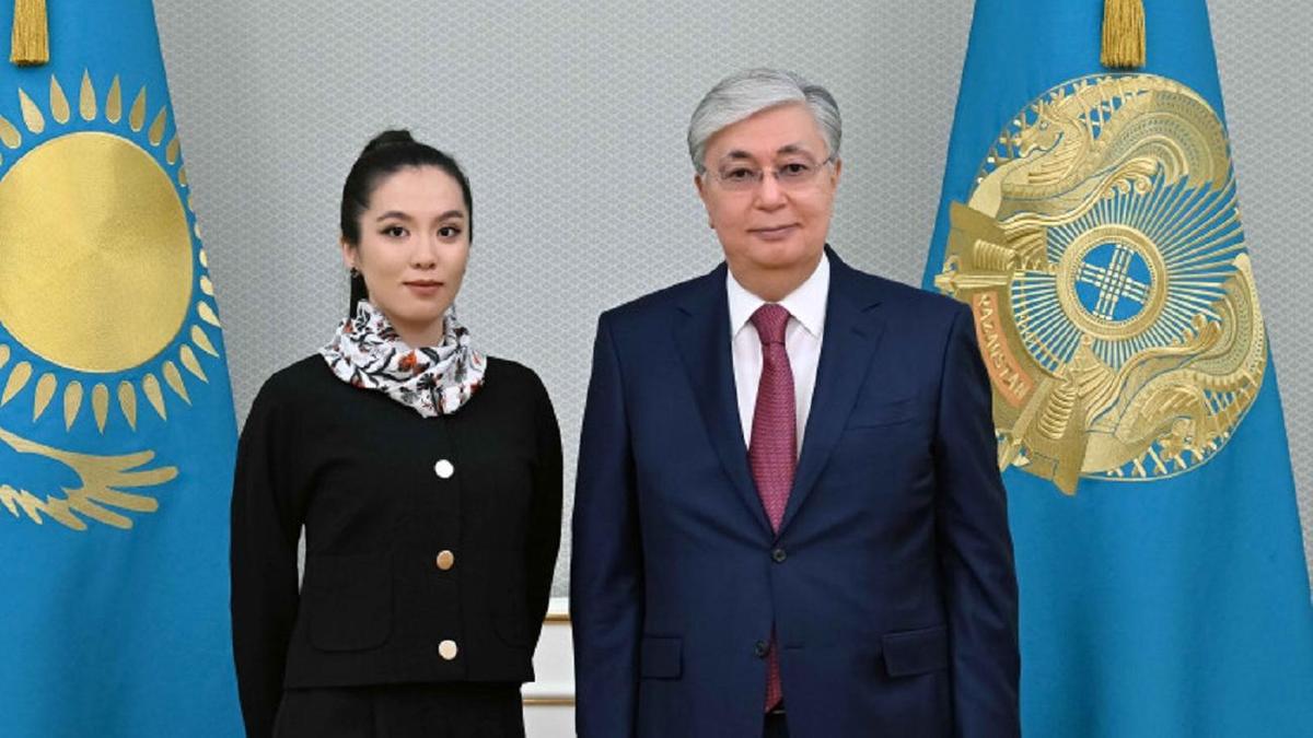 Динара Сәдуақасова және Қасым-Жомарт Тоқаев Динара Сәдуақасова және Қасым-Жомарт Тоқаев