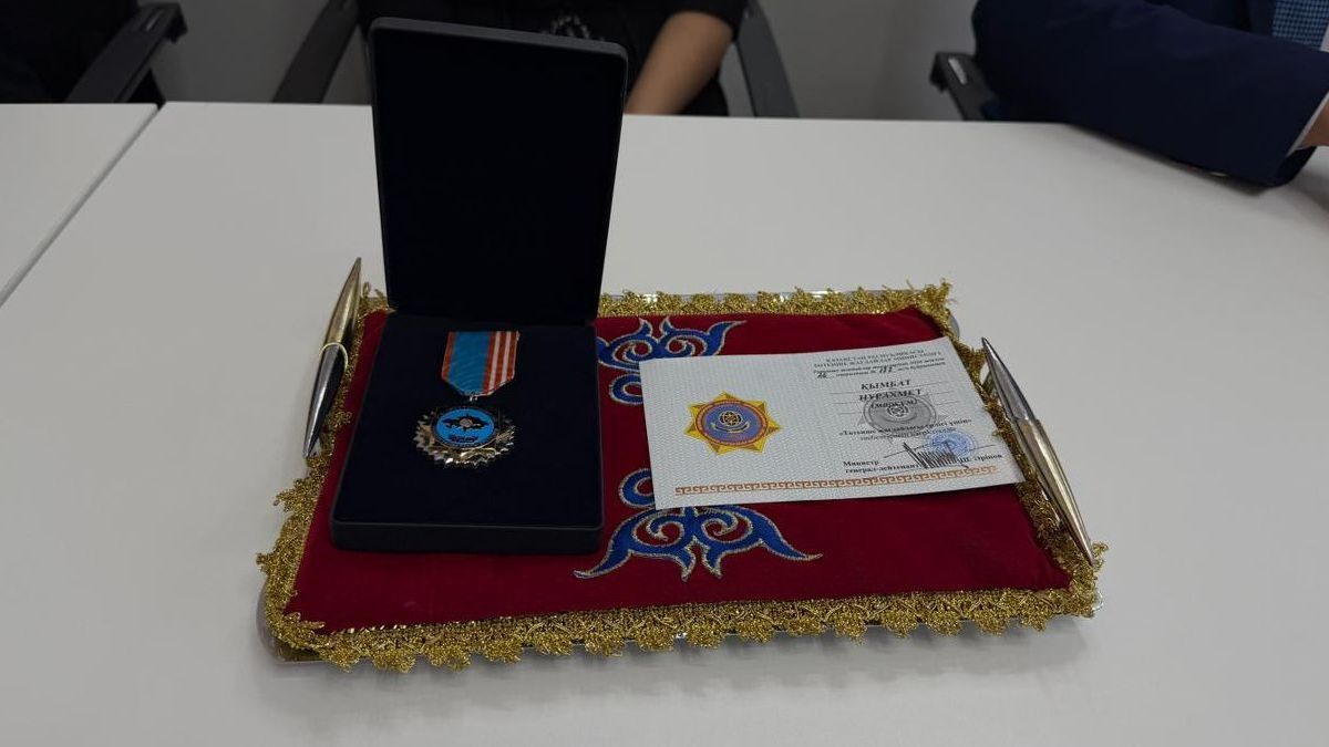 МЧС посмертно наградило мужчину, спасавшего двоих человек в ВКО