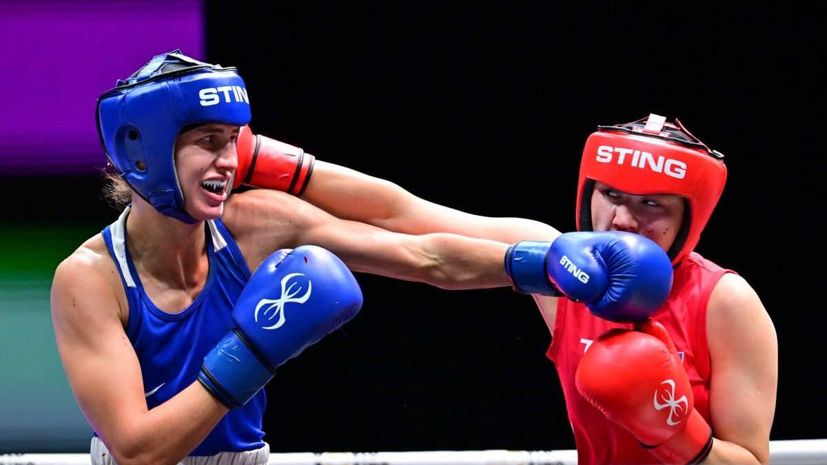 Қазақстандық боксшы шаршы алаңда