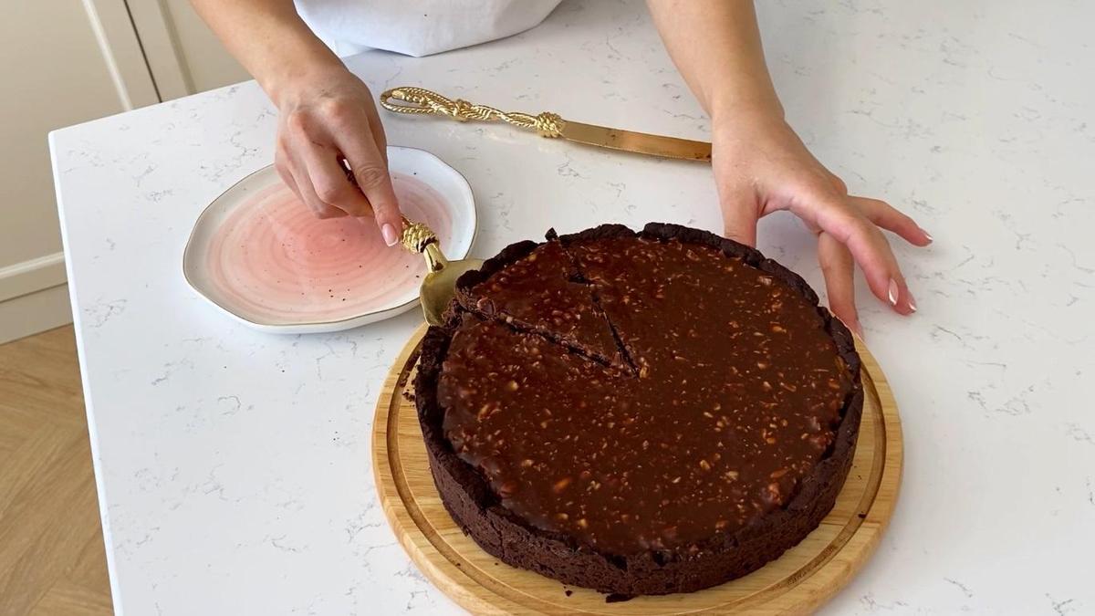 Готовый пирог Сникерс