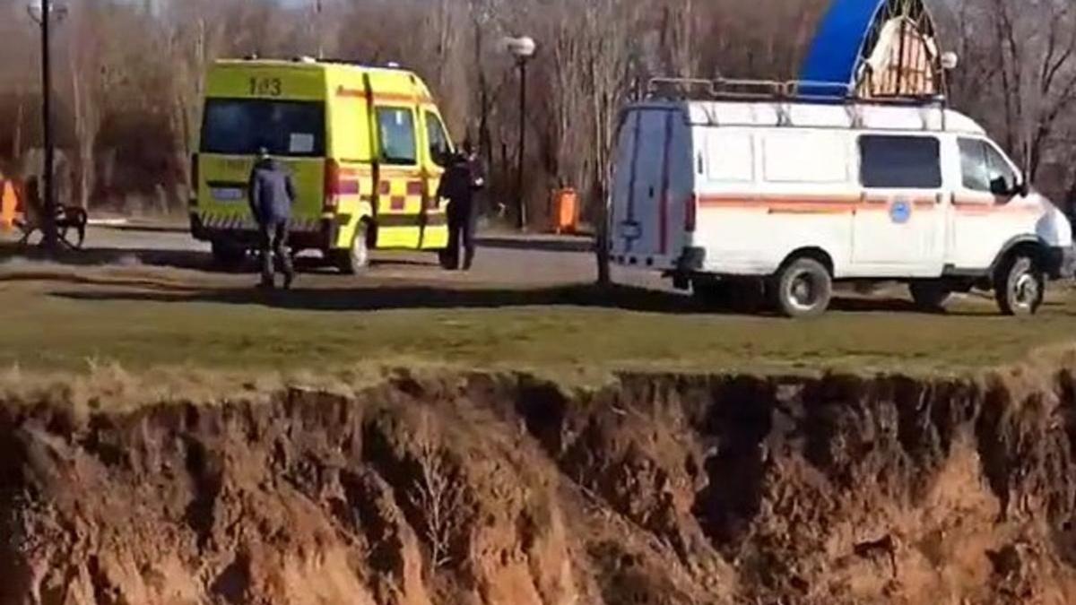 Скорые помощи в парке Победы в Петропавловске