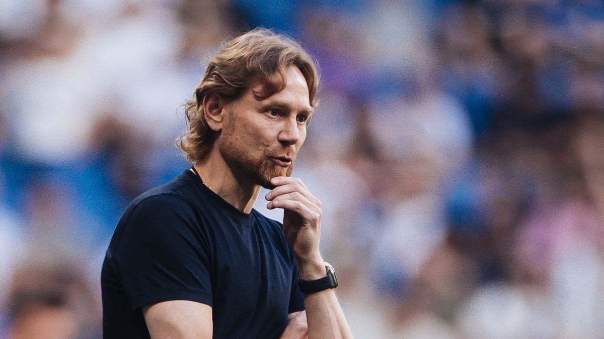 Российский футбольный тренер Валерий Карпин