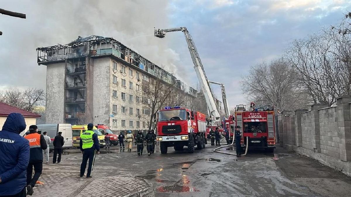 Общежитие горит в Астане Общежитие горит в Астане