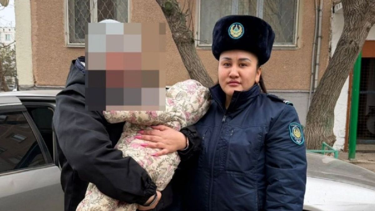 Женщина с ребенком ушла из дома