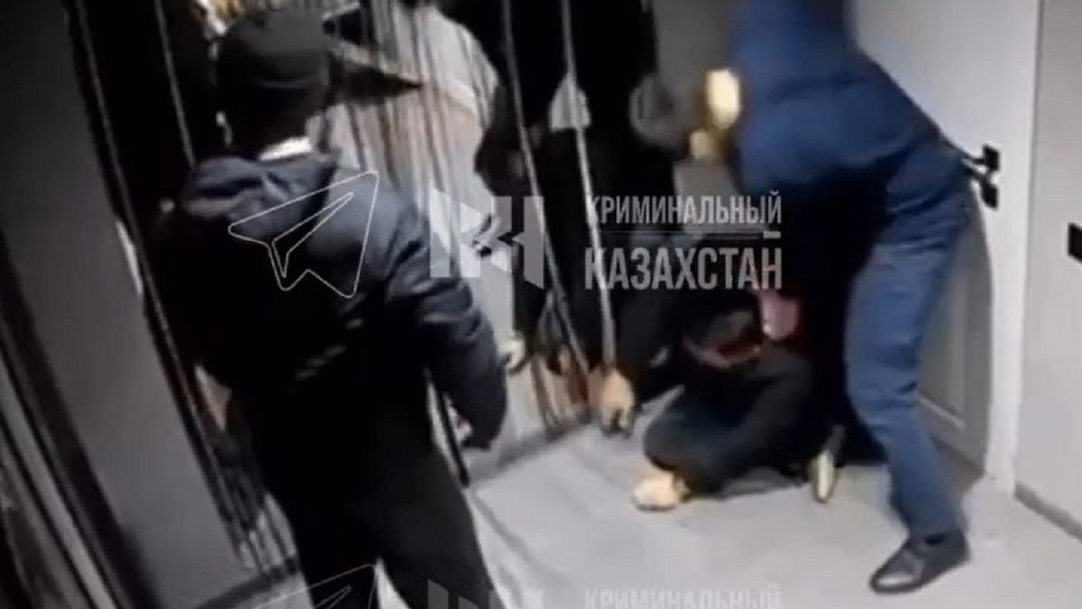 Избиение мужчины в Атырау