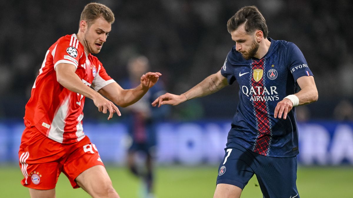 Футболисты Йосип Станишич и Хвича Кварацхелия (слева направо)