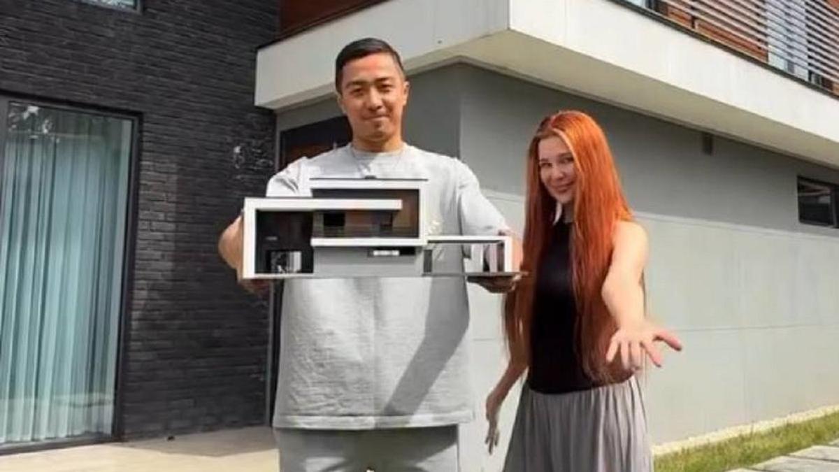 Блогер Нұртаза Нұрбек келіншегімен