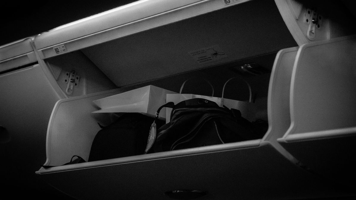 Полка с ручной кладью