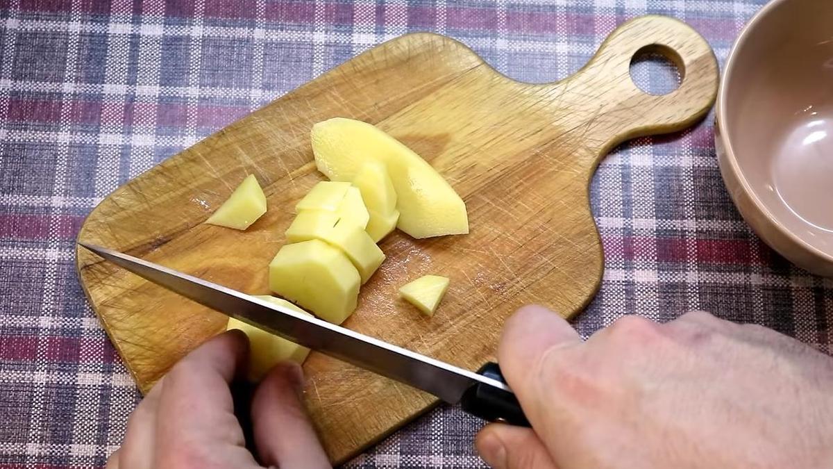 Нарезка картофеля для горохового супа