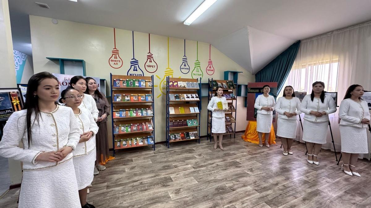 В школе-лицее "Келешек-Тараз" прошла передвижная книжная выставка "Тау тұлға, дара тұлға - Бауыржан" В школе-лицее "Келешек-Тараз" прошла передвижная книжная выставка "Тау тұлға, дара тұлға - Бауыржан"