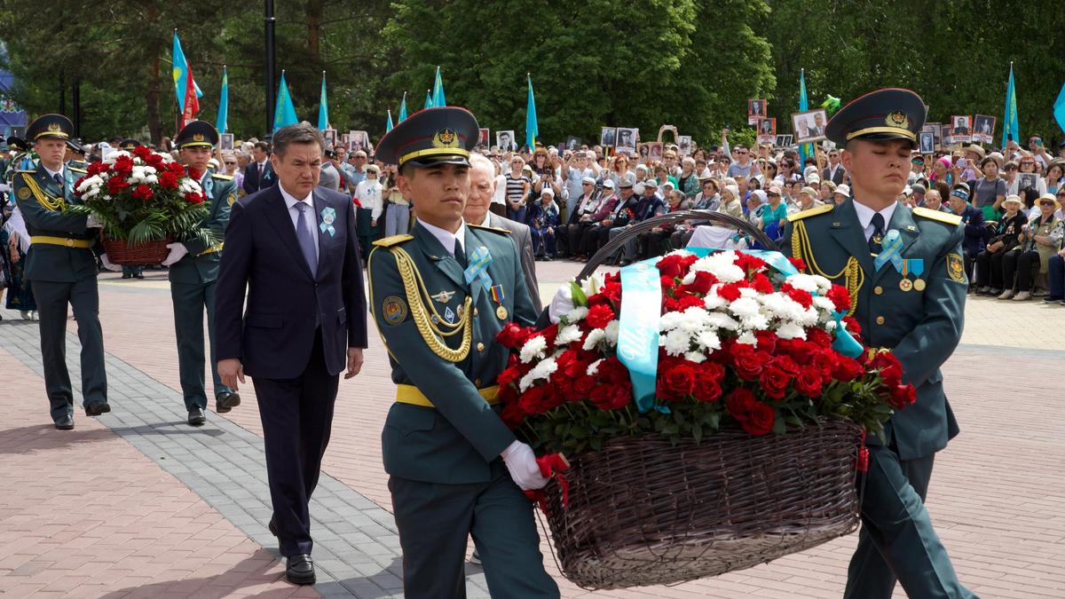 Возложение цветов Возложение цветов