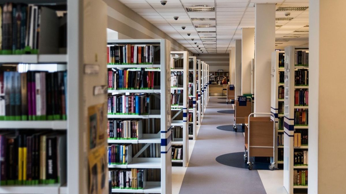 Зал библиотеки