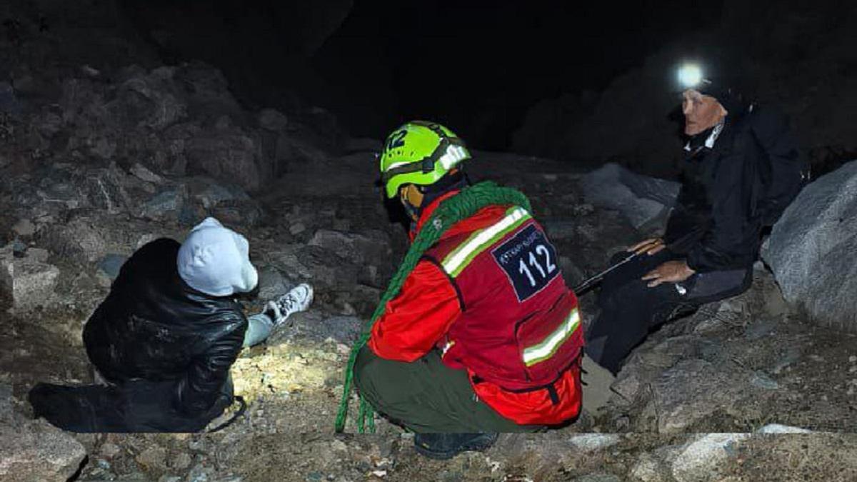 Туристы и спасатели