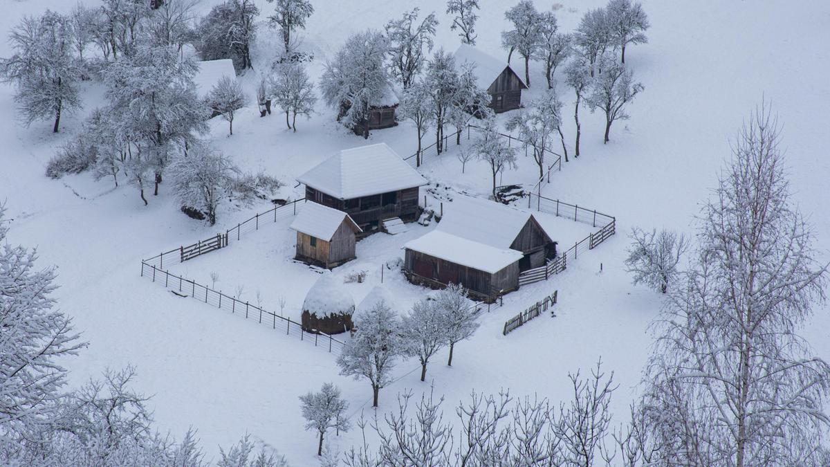 Огороженная фазенда зимой