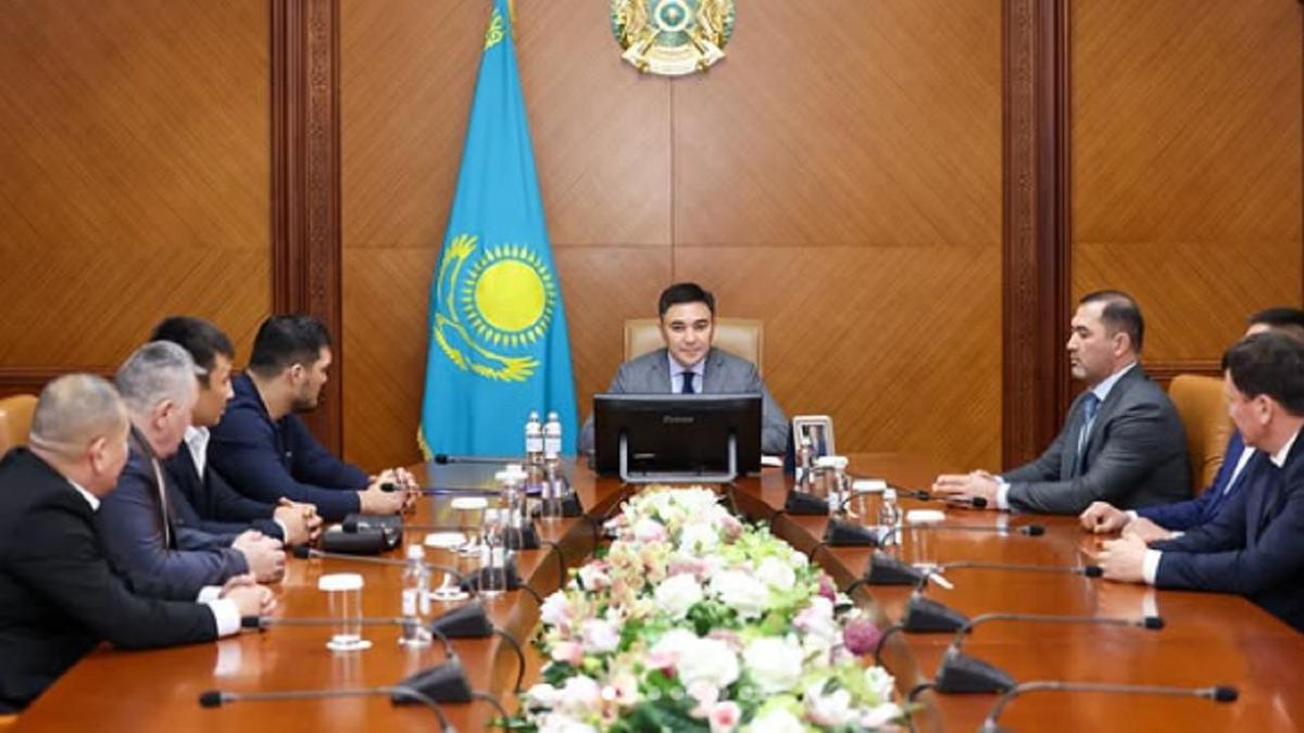 Шымкент әкімі бірқатар спортшыны қабылдады Шымкент әкімі бірқатар спортшыны қабылдады