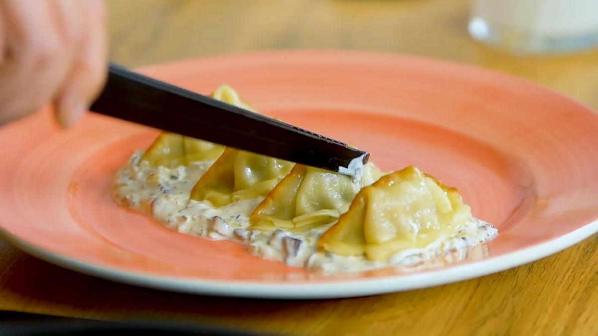 Gyoza с уткой в сливочном соусе: рецепт от Адель