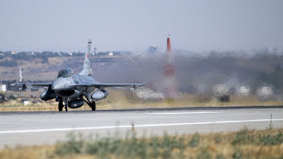 Самолет F-16