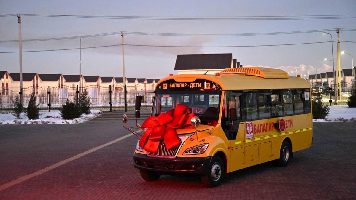 Ынтымақ ауылындағы мектепке тарту етілген автобус Ынтымақ ауылындағы мектепке тарту етілген автобус