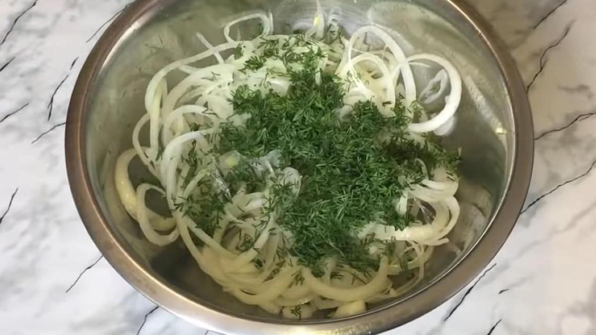 Маринованный лук с укропом