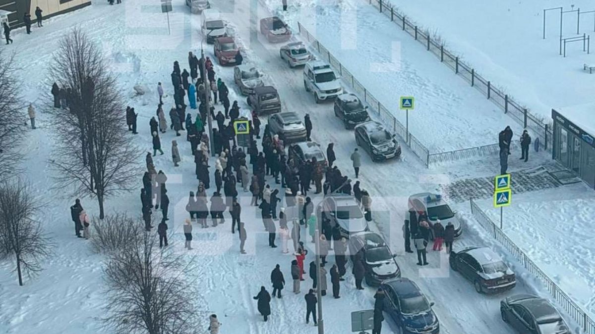 Территория у школы в Нижнекамске