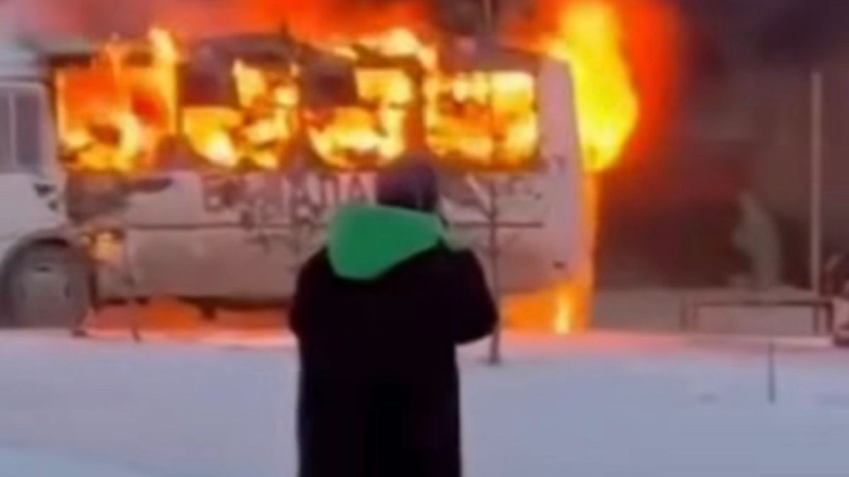 Автобус горит