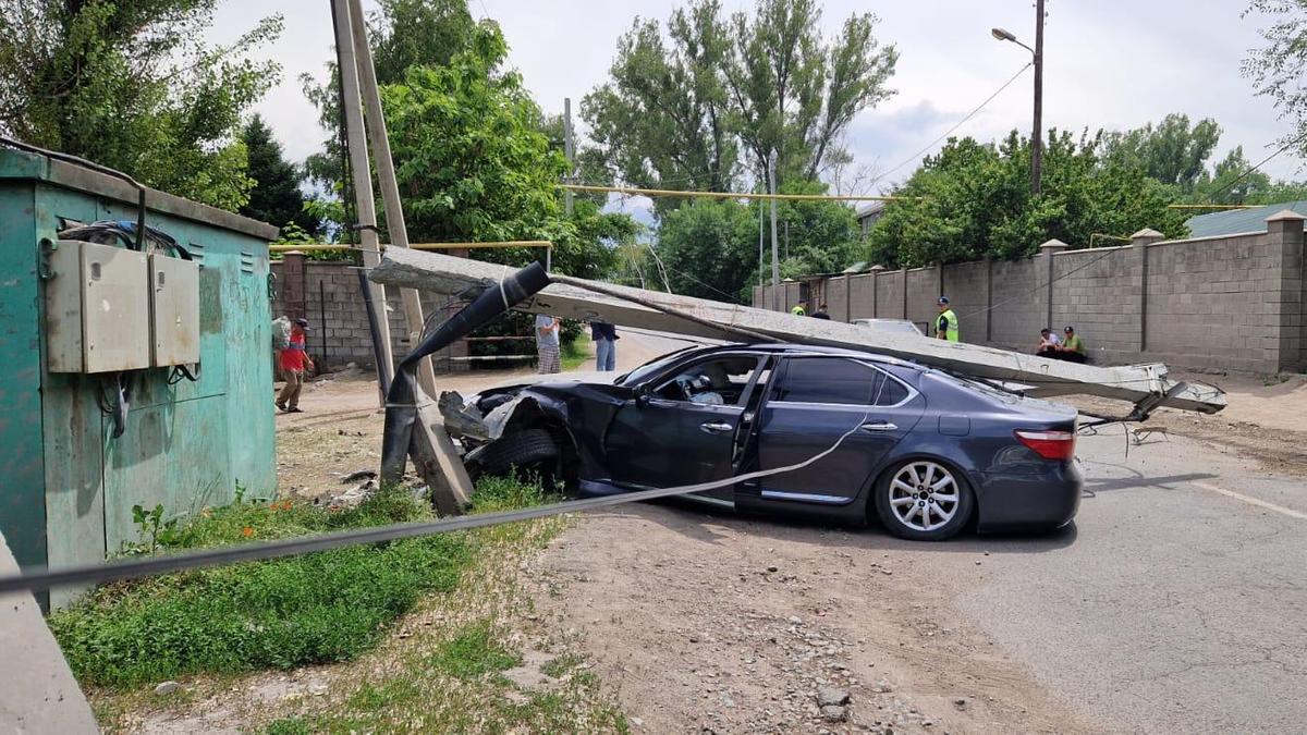 Автомобиль попал в аварию